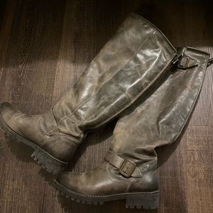 Freebird by Steven Battle, stone, size 6